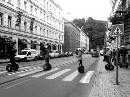 CLAUDIO GROSSMANN - FCT - RECORRIENDO LA CIUDAD EN SEGWAY800 x 600